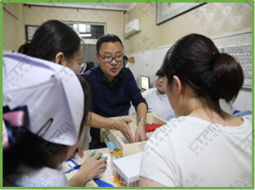 华谋咨询为某医院导入“三天一层楼”打造进行小组活动板讲解