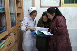 华谋咨询为某医院导入“三天一层楼”，顾问师现场手把手辅导